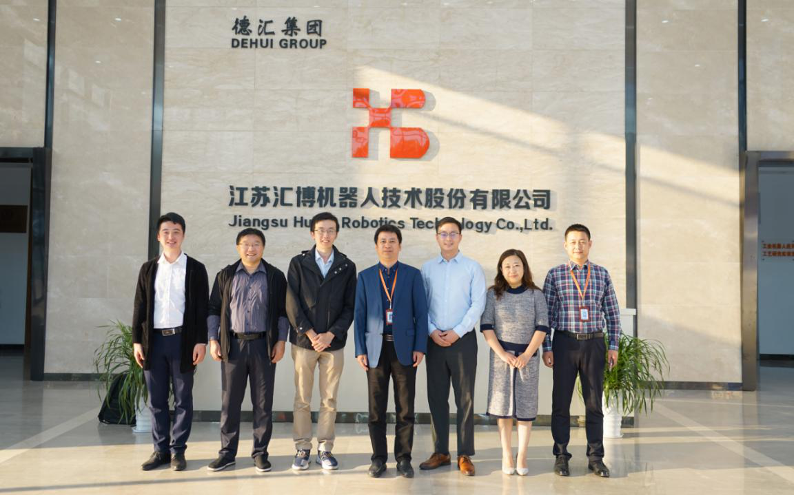 匯博機器人與梅卡曼德機器人簽訂教育行業(yè)獨家戰(zhàn)略合作協(xié)議