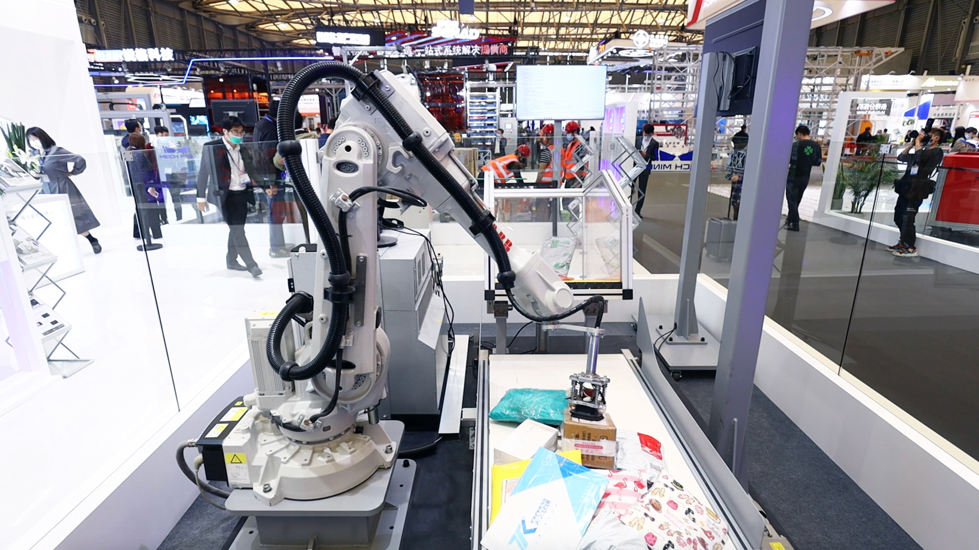 CeMAT現場 | 梅卡曼德全新升級五大物流解決方案重磅亮相，AI+3D賦能智能物流