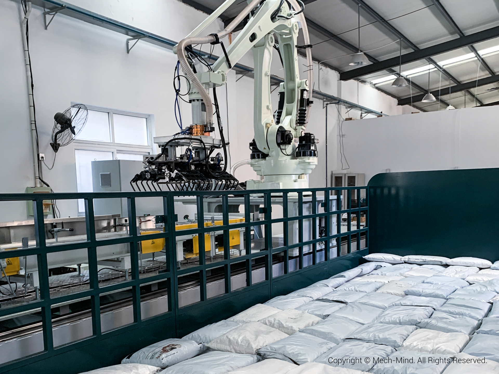 梅卡曼德合作伙伴推出全自動機器人裝卸車解決方案